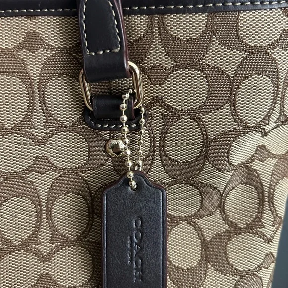 Coach F58282 Vintage Jacquard Tan and Brown Signature Tote - Picture 4 of 9